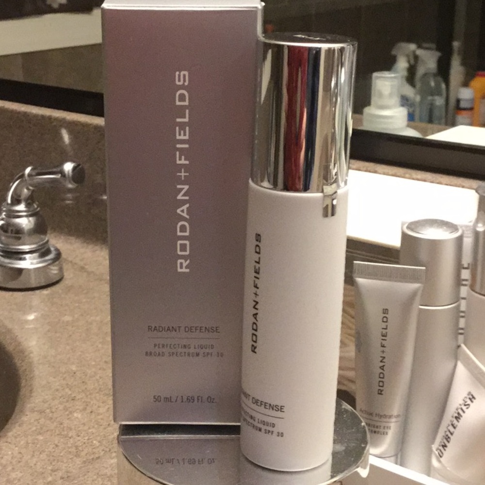 🌻Rodan+Fields Radiant Defense SPF 30 -  Sand